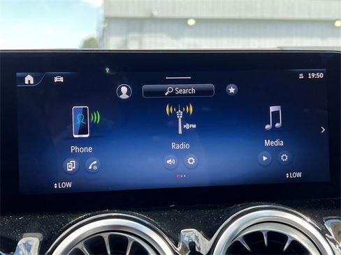 Certified 2025 Mercedes-Benz GLA 250 4MATIC image 24