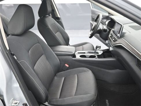 Used 2024 Nissan Altima 2.5 SV image 16