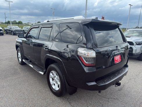 Used 2016 Toyota 4Runner SR5 AWD/4WD image 2