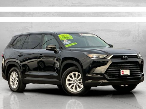 Used 2025 Toyota Grand Highlander AWD image 2