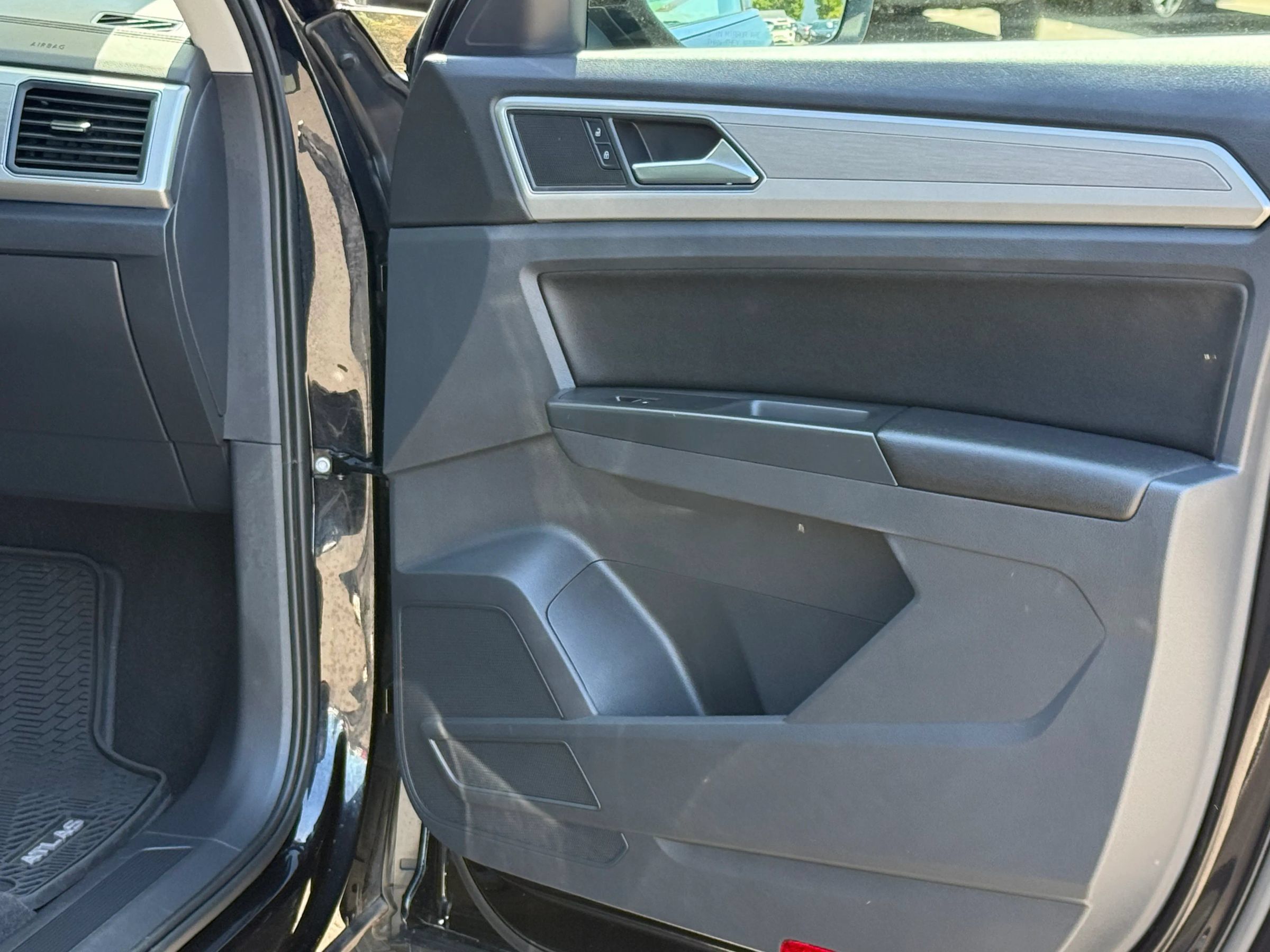 Used 2018 Volkswagen Atlas SE AWD/4WD image 28