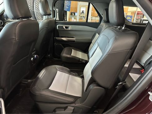 Used 2022 Ford Explorer XLT w/ Equipment Group 202A image 30