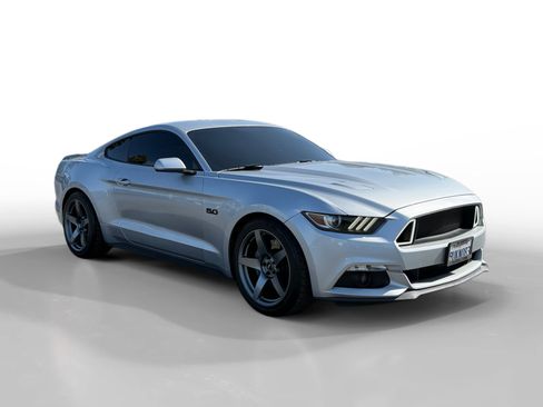 Used 2016 Ford Mustang GT w/ Black Accent Package RWD image 7