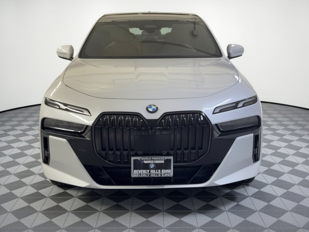 Used 2024 BMW 740i w/ Premium Package 2 RWD image 6