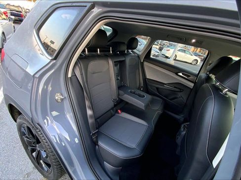 Used 2022 Volkswagen Taos SE image 19