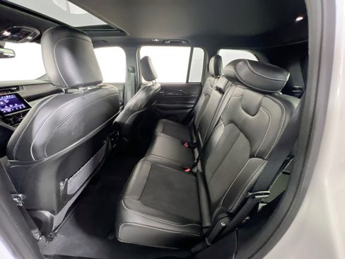 Used 2023 Jeep Grand Cherokee Altitude image 24