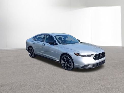 Used 2025 Honda Accord Sport image 2