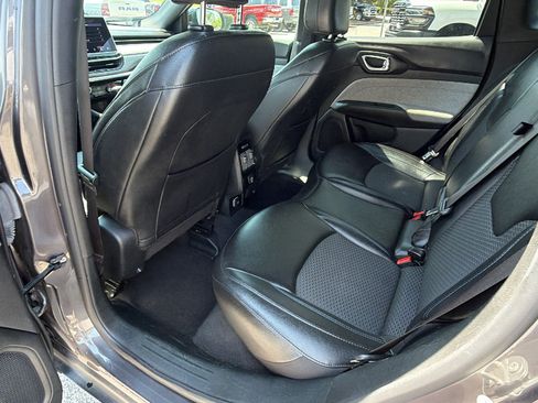 Used 2024 Jeep Compass Latitude AWD/4WD image 23