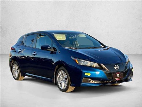 Used 2023 Nissan Leaf S image 3