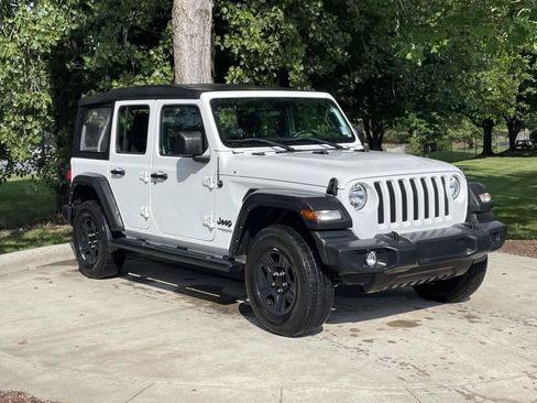 Used 2022 Jeep Wrangler Unlimited Sport AWD/4WD image 2