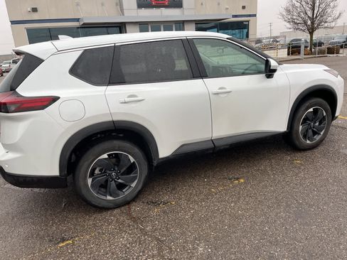 Used 2025 Nissan Rogue SV image 16