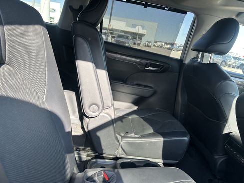 Used 2023 Toyota Highlander Limited AWD/4WD image 11