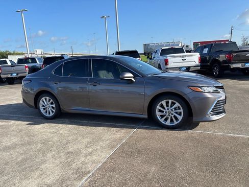 Used 2021 Toyota Camry LE FWD image 7