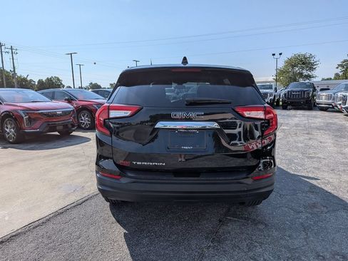 Used 2022 GMC Terrain SLE FWD image 3