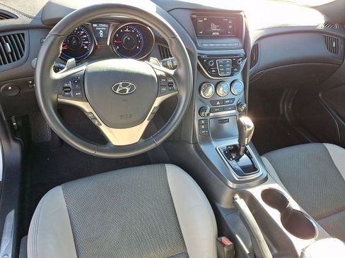 Used 2016 Hyundai Genesis 3.8 image 12