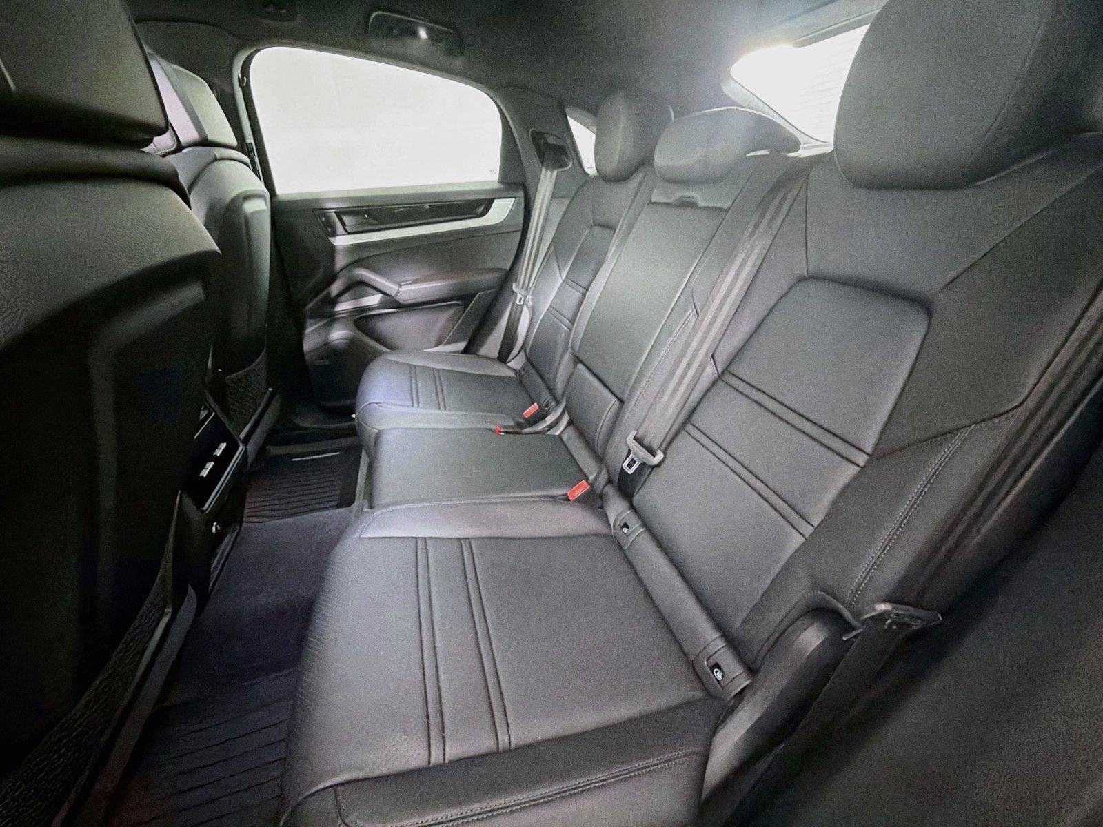Certified 2024 Porsche Cayenne Coupe AWD/4WD image 26
