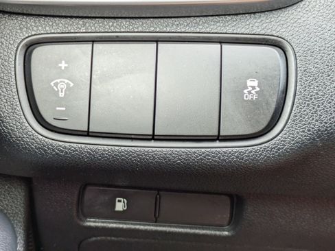 Used 2020 Kia Sorento LX image 29