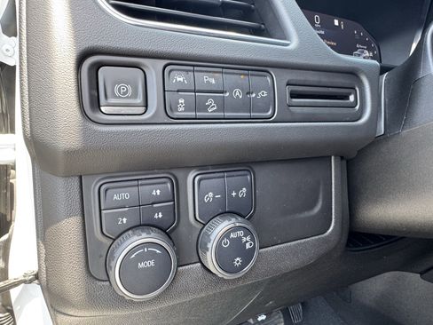 Used 2022 Chevrolet Suburban Premier AWD/4WD image 41