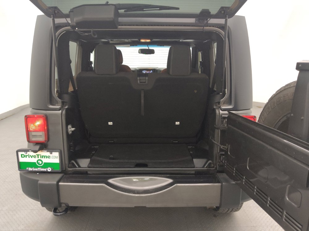 Used 2018 Jeep Wrangler Sahara w/ Connectivity Group AWD/4WD image 29