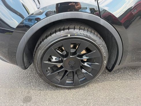 Used 2024 Tesla Model Y Long Range AWD/4WD image 34