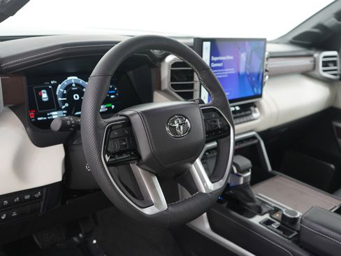 Used 2025 Toyota Sequoia Capstone image 23