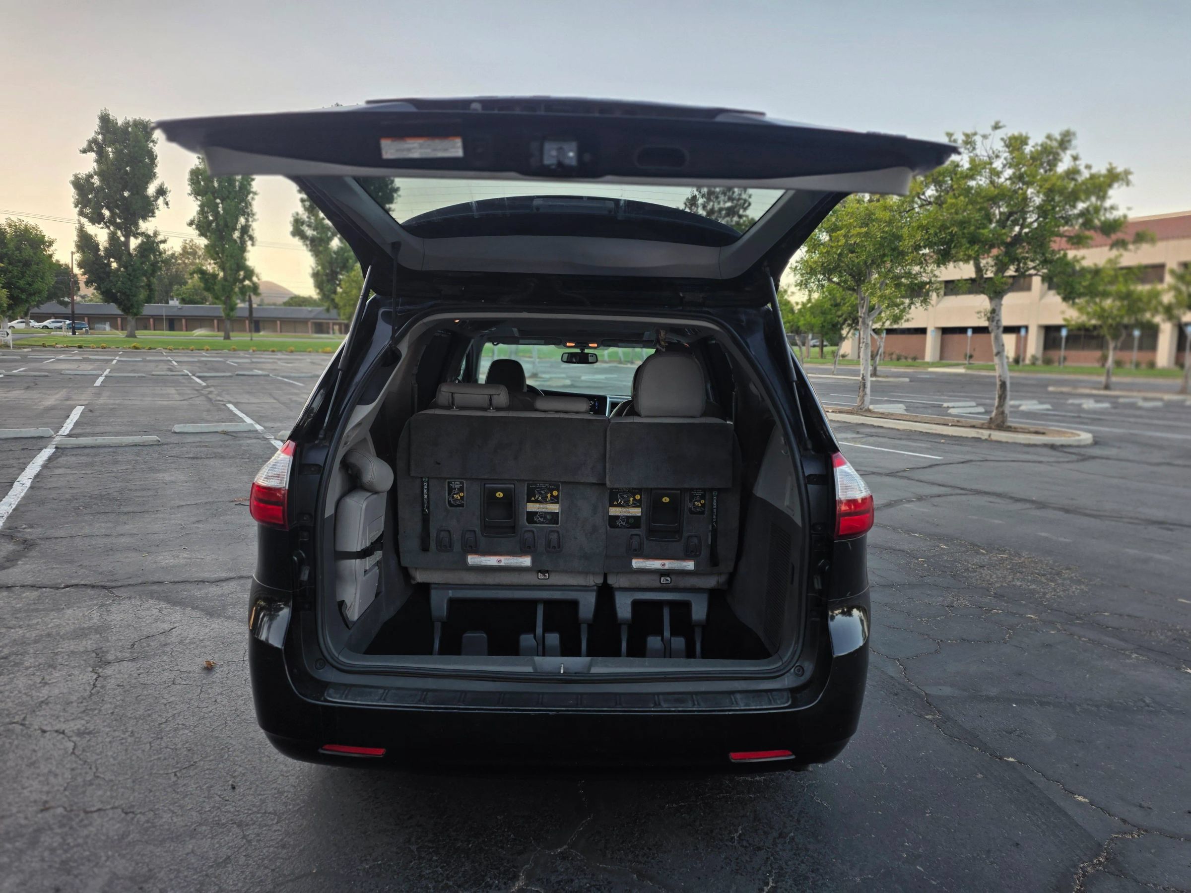 Used 2017 Toyota Sienna XLE FWD image 11