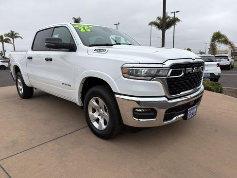 Used 2025 RAM 1500 Big Horn AWD/4WD image 3