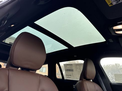 New 2025 Volvo V60 B5 Cross Country Ultra w/ Protection Package Premier image 14