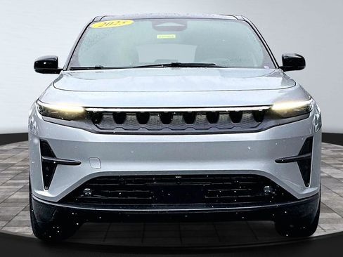 Used 2025 Jeep Wagoneer S Limited image 4