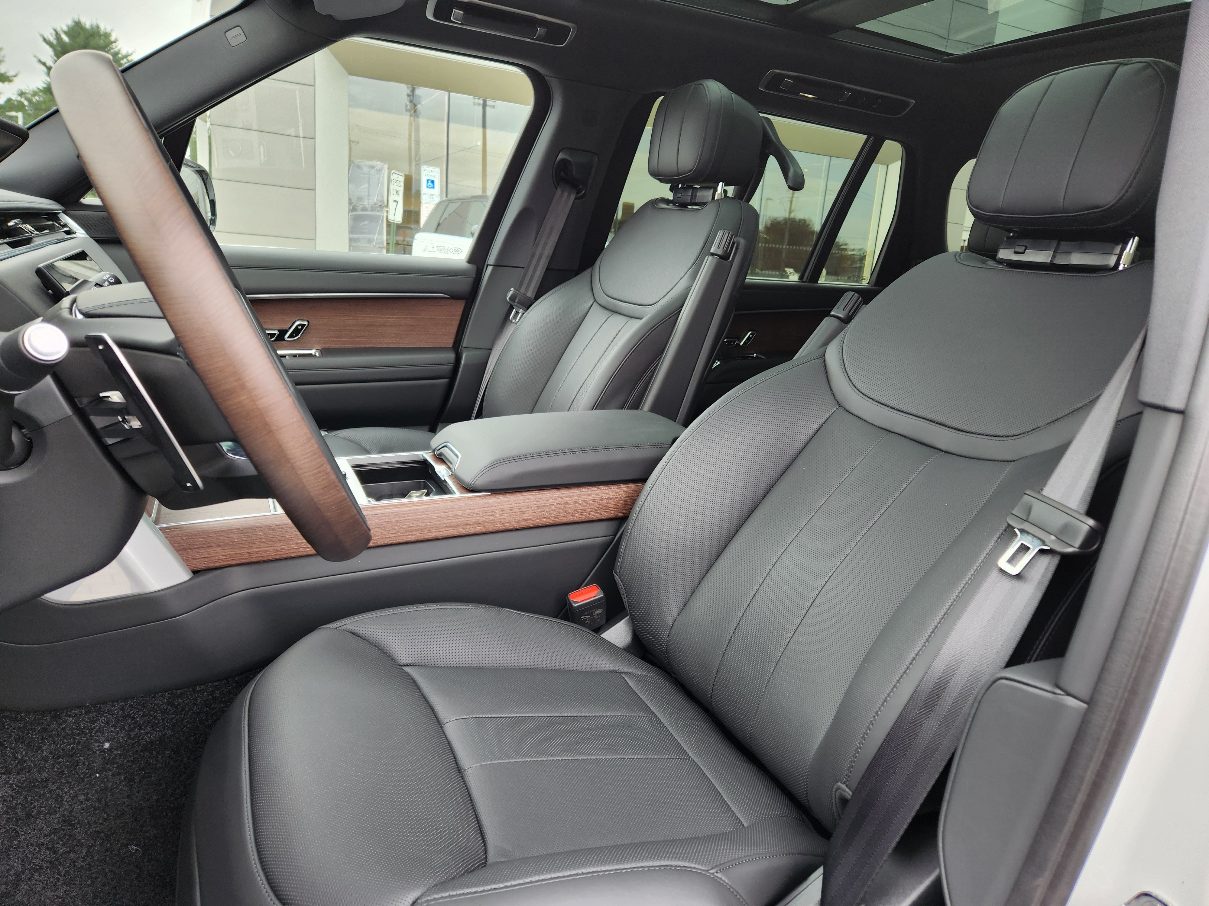 New 2027 Land Rover Range Rover Long Wheelbase SE AWD/4WD image 8