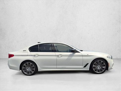 Used 2019 BMW 530e w/ M Sport Package RWD image 4