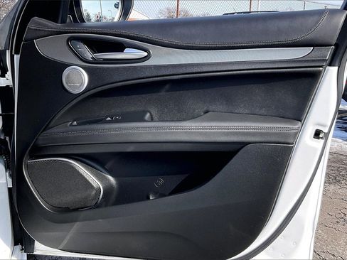 Used 2022 Alfa Romeo Stelvio Veloce image 23