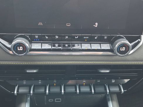 Used 2026 Chevrolet Colorado ZR2 AWD/4WD image 18