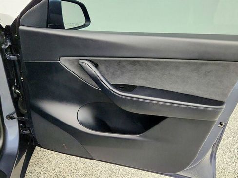 Used 2020 Tesla Model Y Long Range AWD/4WD image 30