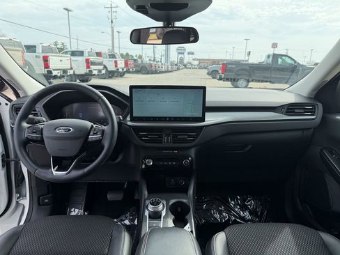 Used 2025 Ford Escape SE image 29
