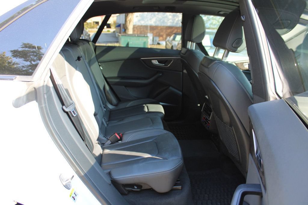 Used 2021 Audi Q8 Premium Plus AWD/4WD image 32