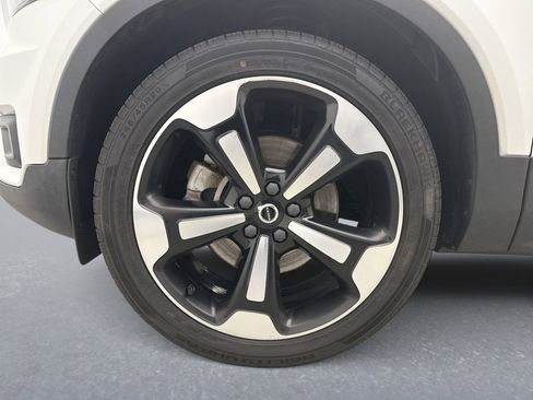 Used 2021 Volvo XC40 T5 Momentum w/ Premium Package image 26