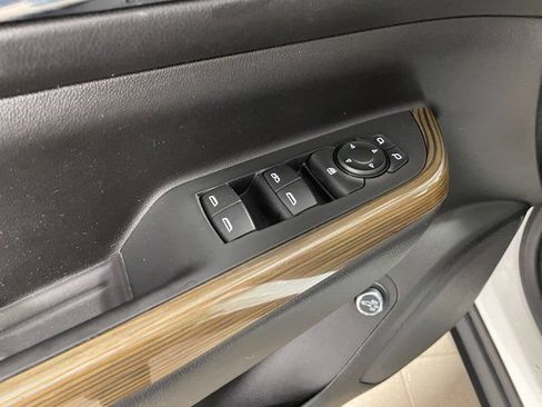 Used 2023 GMC Acadia SLE w/ Driver Convenience Package AWD/4WD image 19