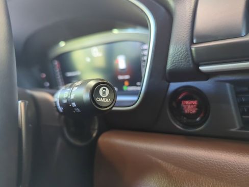 Used 2025 Honda Pilot Elite image 21