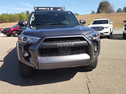 Used 2022 Toyota 4Runner SR5 Premium w/ Moonroof Package image 17