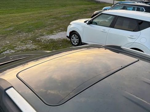 Used 2017 Buick Encore Essence w/ Experience Buick Package image 9