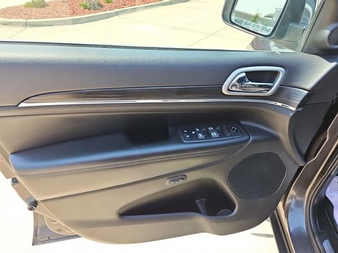 Used 2019 Jeep Grand Cherokee Limited AWD/4WD image 19