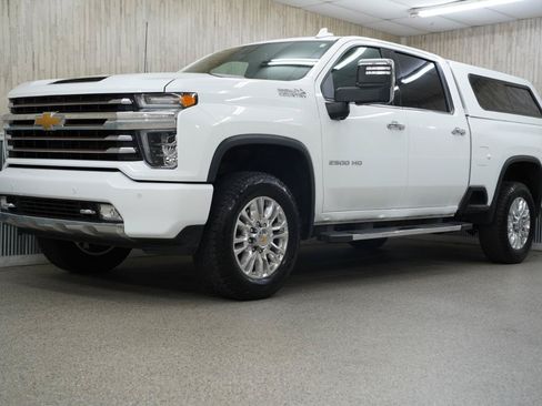 Used 2022 Chevrolet Silverado 2500 High Country w/ Safety Package II AWD/4WD image 4