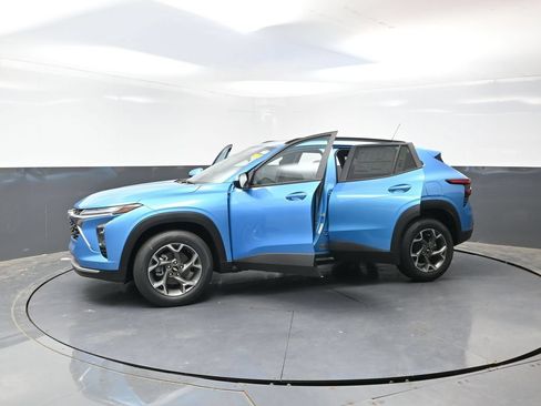 New 2026 Chevrolet Trax LT w/ Sunroof Package FWD image 51