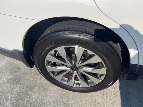 Used 2017 Subaru Outback 2.5i Touring w/ Popular Package #5A AWD/4WD image 12