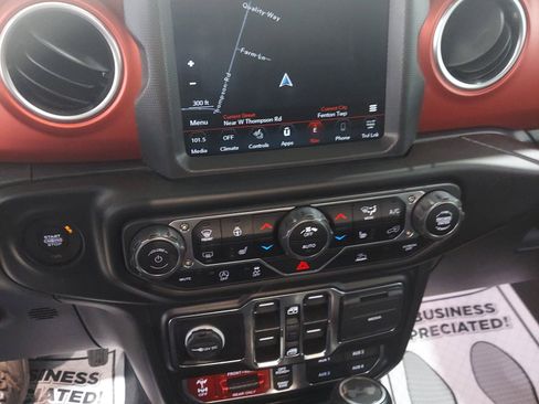 Used 2023 Jeep Wrangler Unlimited Rubicon w/ Cold Weather Group AWD/4WD image 14