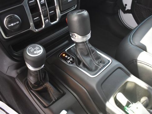 Used 2024 Jeep Wrangler High Altitude AWD/4WD image 28