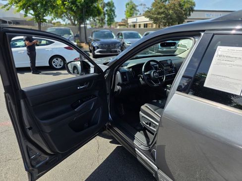 Used 2023 Nissan Pathfinder SL FWD image 37
