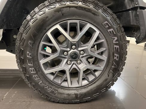 Used 2025 Jeep Wrangler Sahara image 7