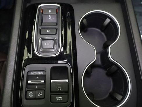 Used 2025 Honda Pilot Elite image 21